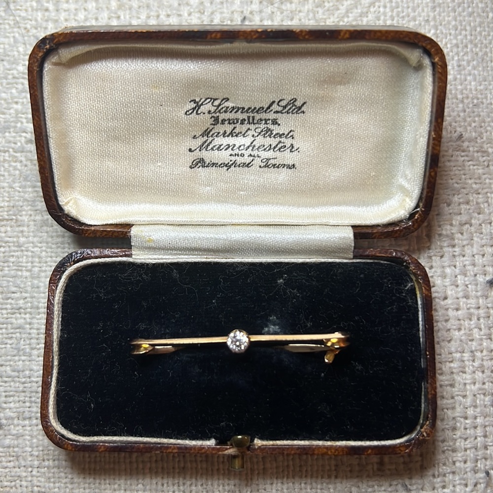 Antique 9 ct Gold Victorian Diamond Pin